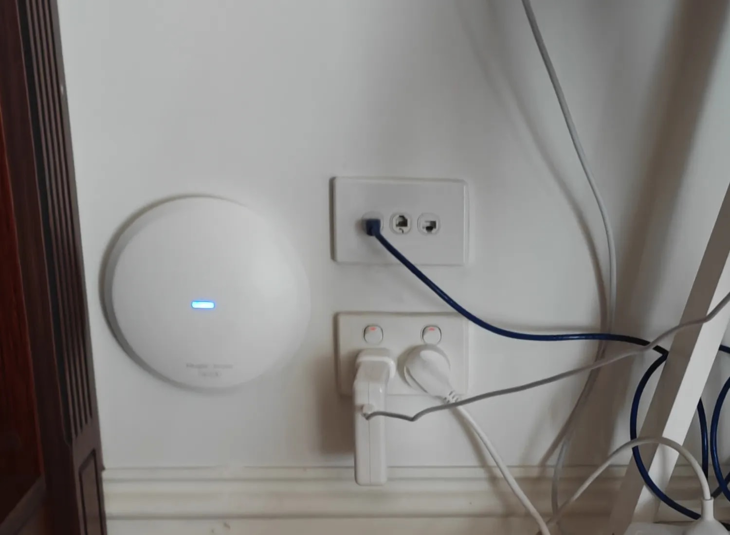 Home network equipment supporting connected security devices